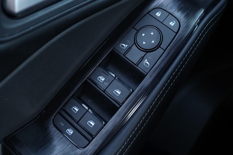 Nissan Rogue Vehicle Image 19