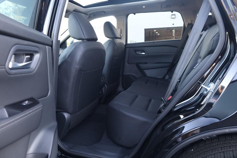 Nissan Rogue Vehicle Image 22