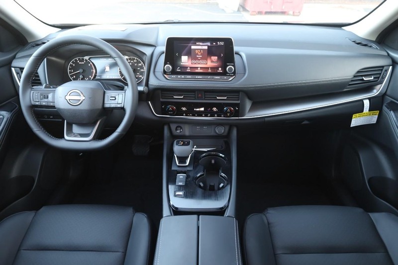 Nissan Rogue Vehicle Image 24