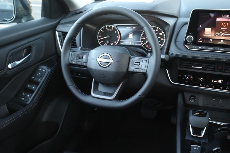 Nissan Rogue Vehicle Image 25