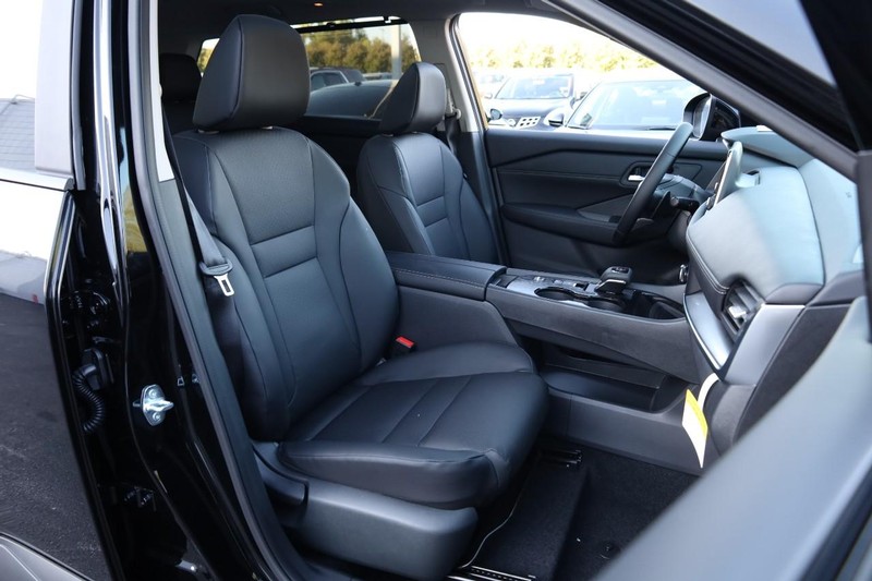 Nissan Rogue Vehicle Image 27