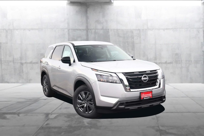 Nissan Pathfinder Vehicle Image 02