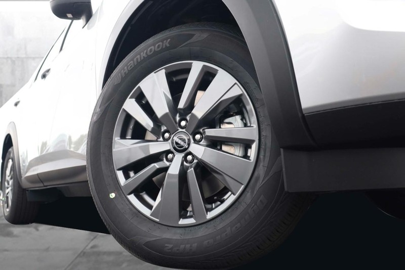 Nissan Pathfinder Vehicle Image 03