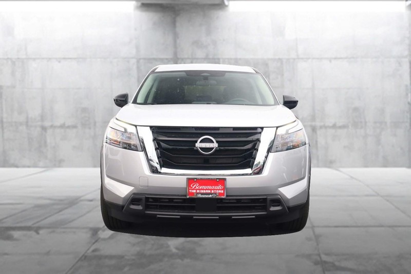 Nissan Pathfinder Vehicle Image 04