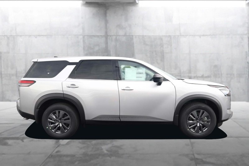 Nissan Pathfinder Vehicle Image 05