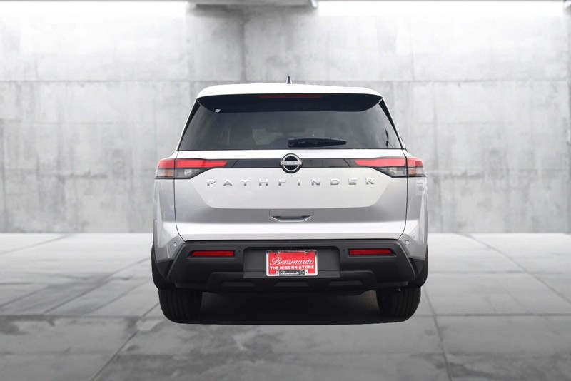 Nissan Pathfinder Vehicle Image 06