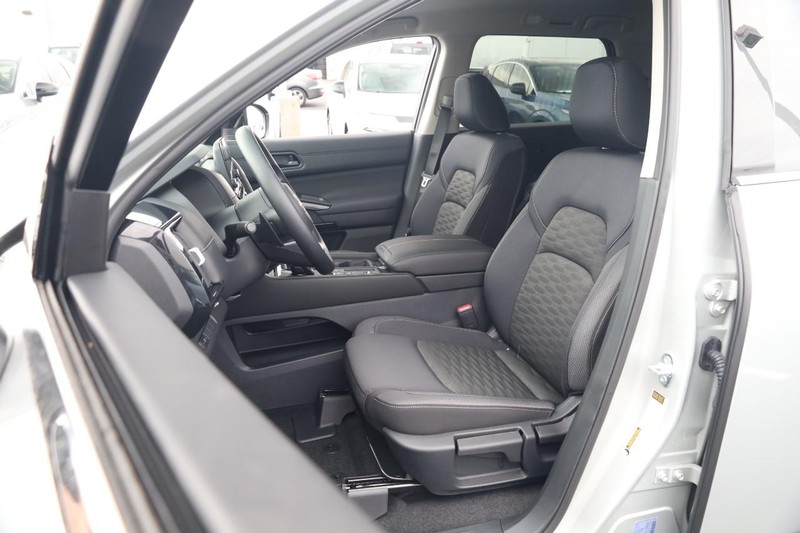 Nissan Pathfinder Vehicle Image 10