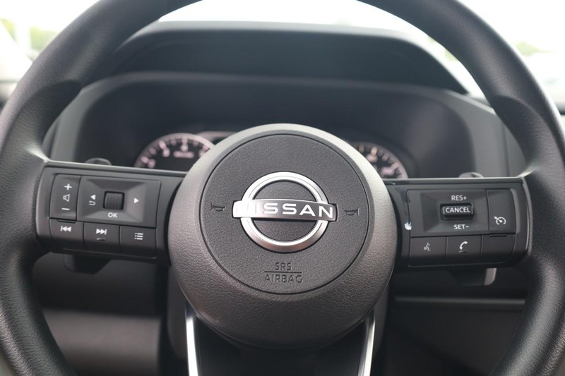 Nissan Pathfinder Vehicle Image 11