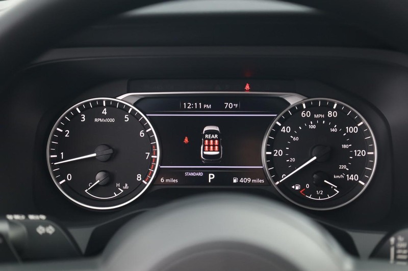 Nissan Pathfinder Vehicle Image 12