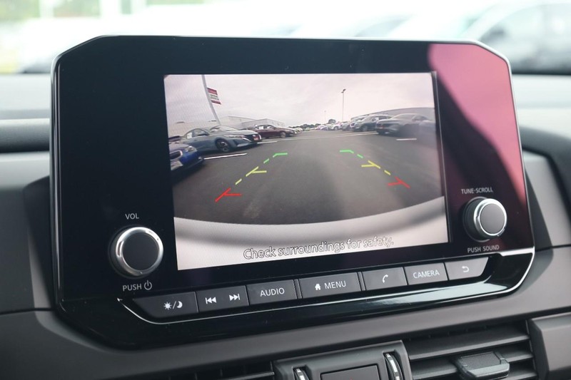 Nissan Pathfinder Vehicle Image 14