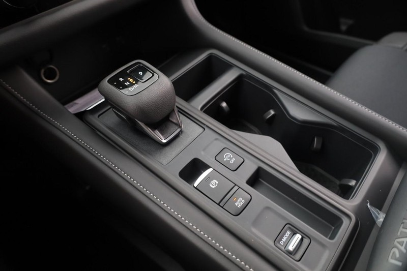 Nissan Pathfinder Vehicle Image 17