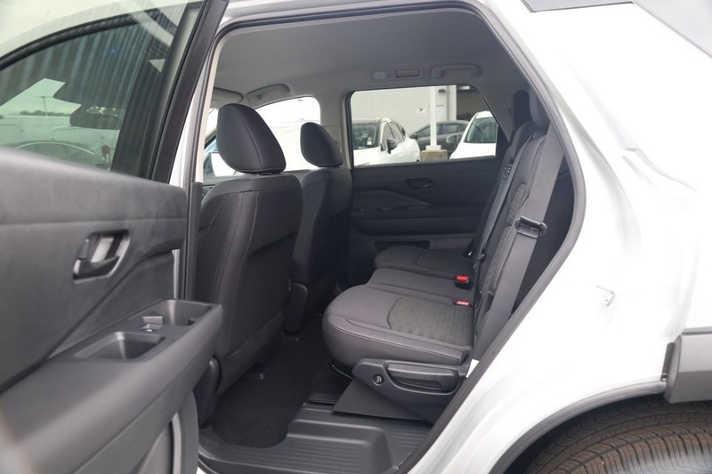 Nissan Pathfinder Vehicle Image 22