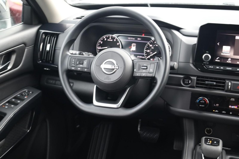 Nissan Pathfinder Vehicle Image 25