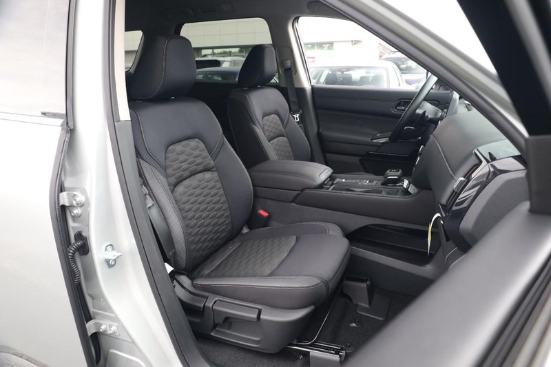 Nissan Pathfinder Vehicle Image 27