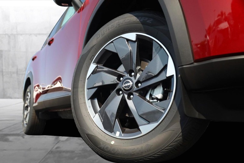 Nissan Rogue Vehicle Image 03