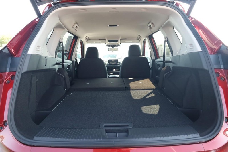 Nissan Rogue Vehicle Image 09