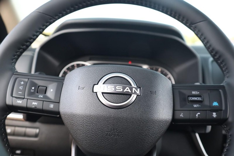 Nissan Rogue Vehicle Image 11