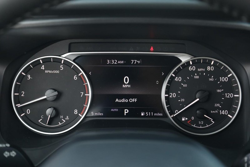 Nissan Rogue Vehicle Image 12