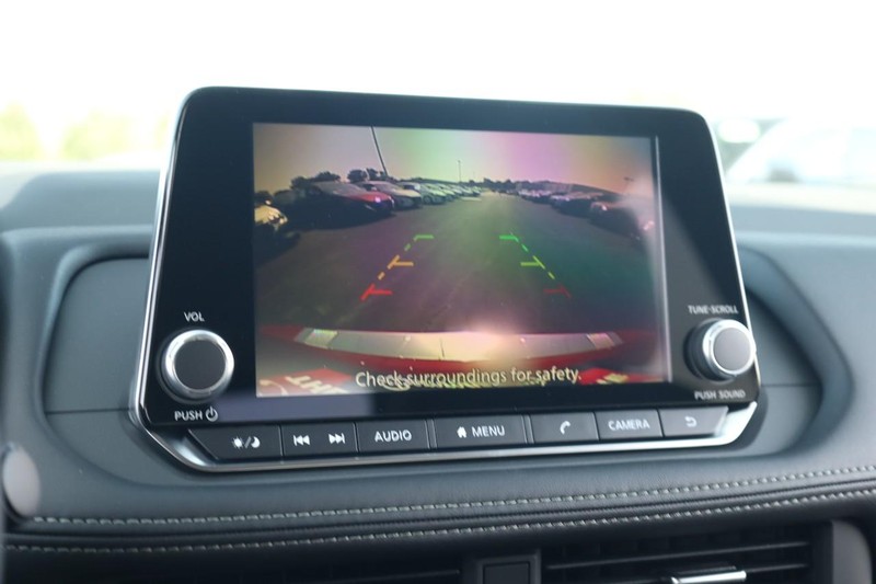 Nissan Rogue Vehicle Image 14