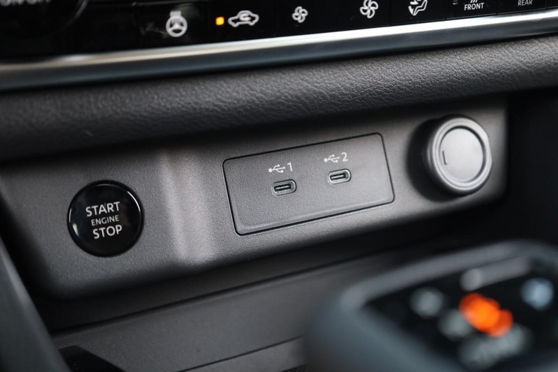 Nissan Rogue Vehicle Image 16