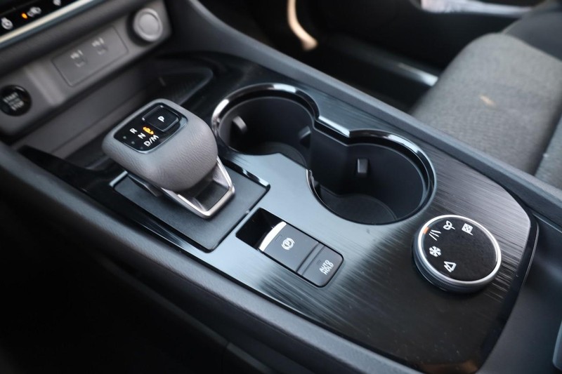 Nissan Rogue Vehicle Image 17