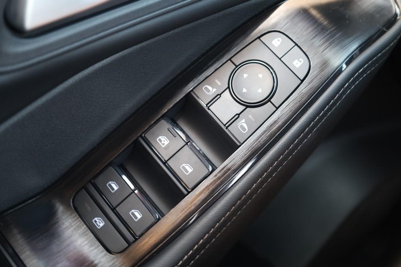 Nissan Rogue Vehicle Image 19