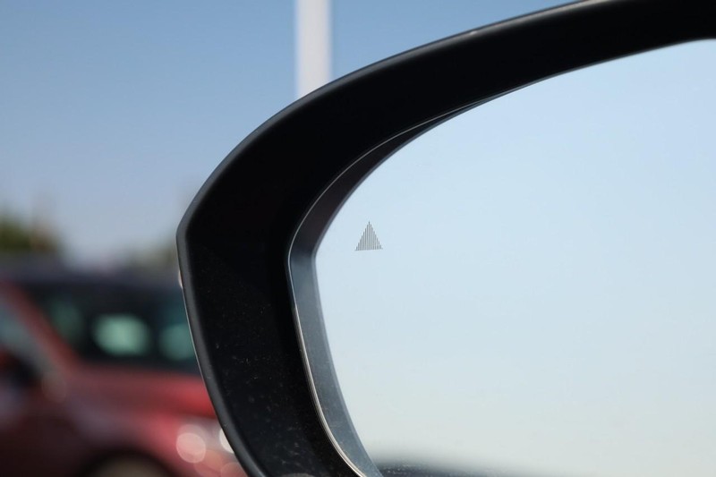 Nissan Rogue Vehicle Image 21