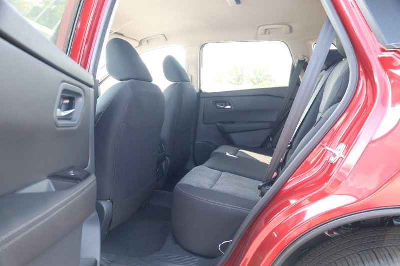 Nissan Rogue Vehicle Image 22
