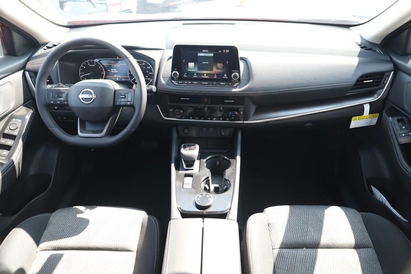 Nissan Rogue Vehicle Image 24