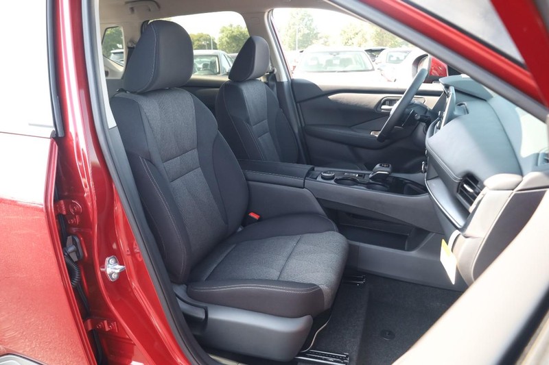 Nissan Rogue Vehicle Image 26