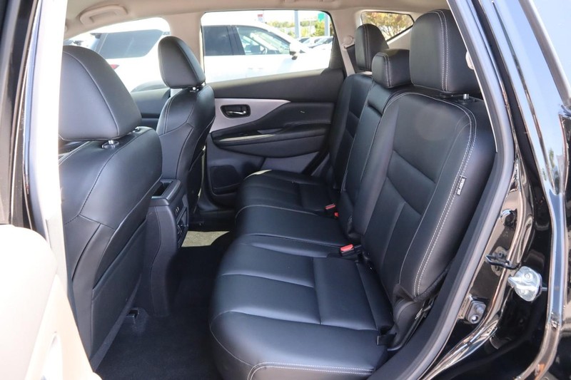 Nissan Murano Vehicle Image 09