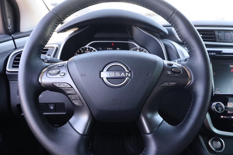 Nissan Murano Vehicle Image 10