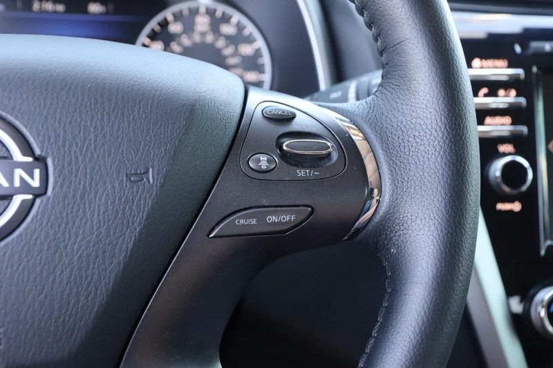 Nissan Murano Vehicle Image 12