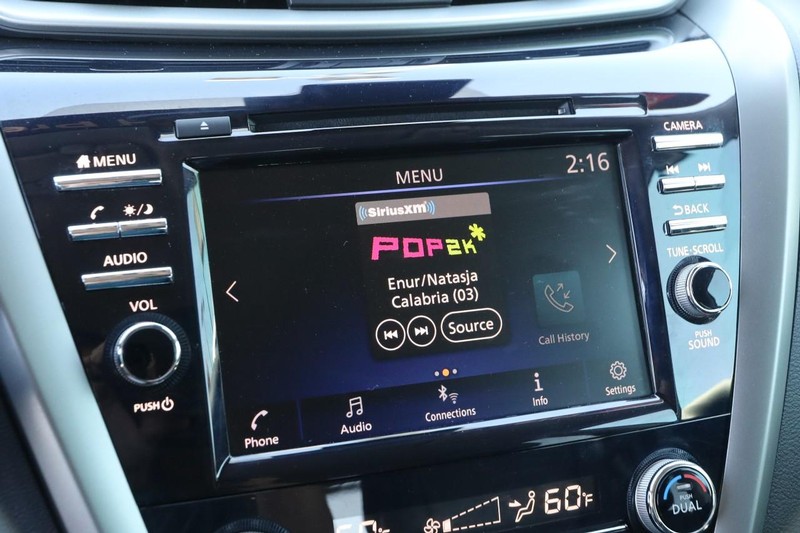 Nissan Murano Vehicle Image 15
