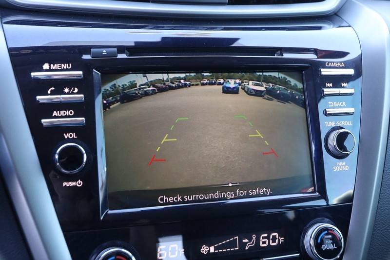 Nissan Murano Vehicle Image 16