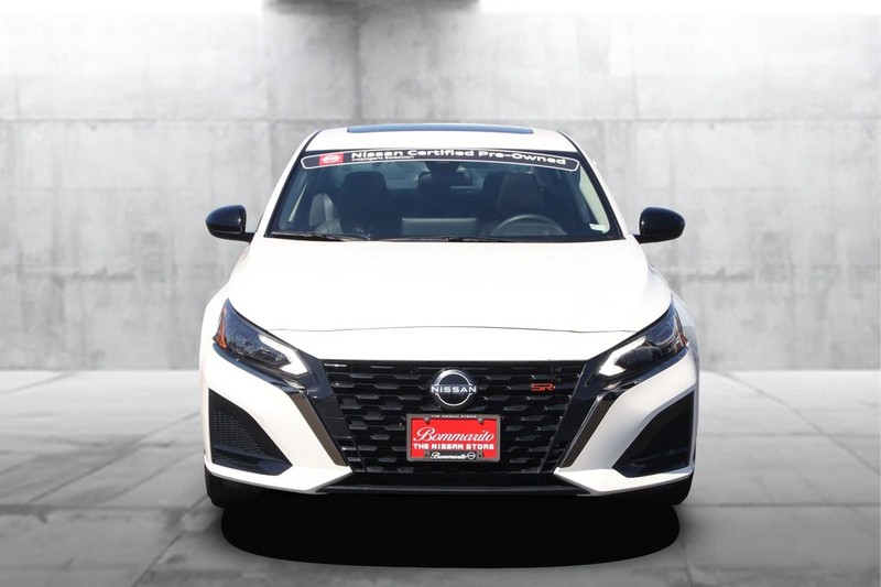 Nissan Altima Vehicle Image 04