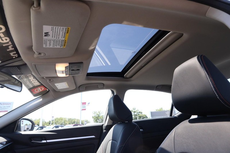 Nissan Altima Vehicle Image 08