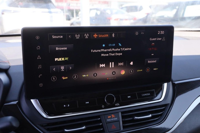 Nissan Altima Vehicle Image 16