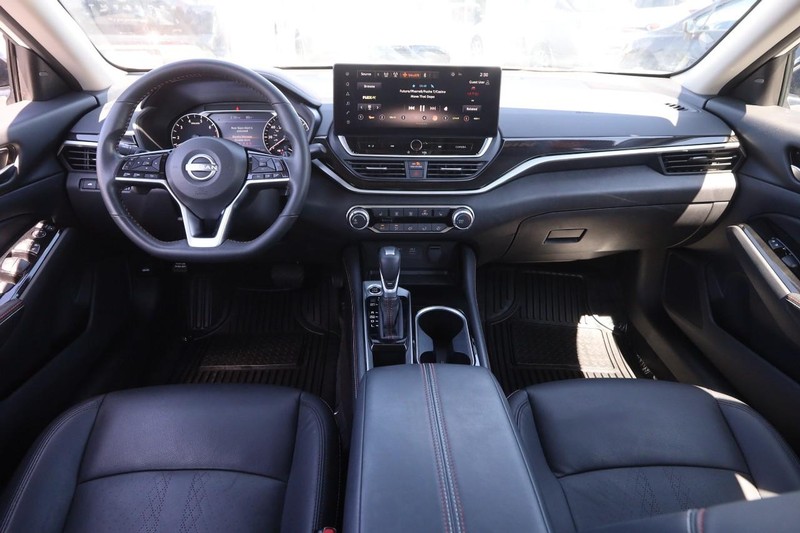 Nissan Altima Vehicle Image 20