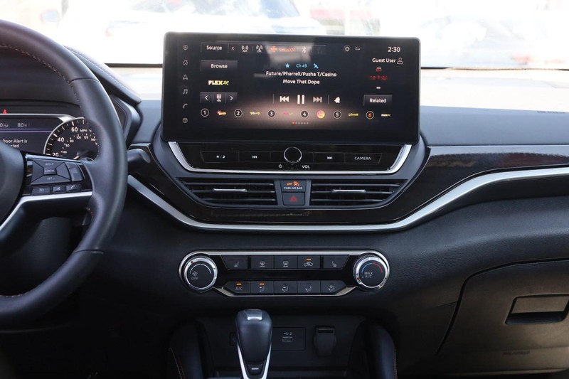 Nissan Altima Vehicle Image 23