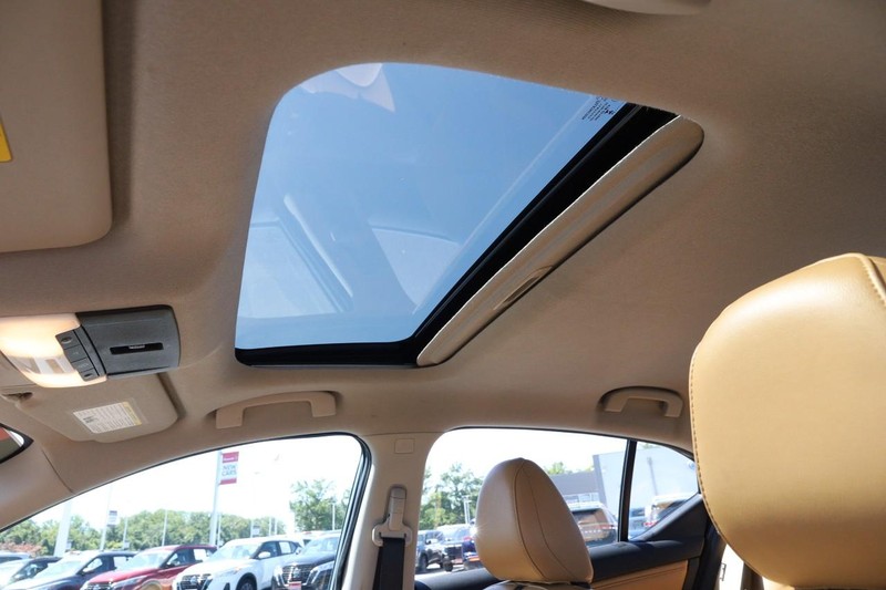 Nissan Sentra Vehicle Image 08