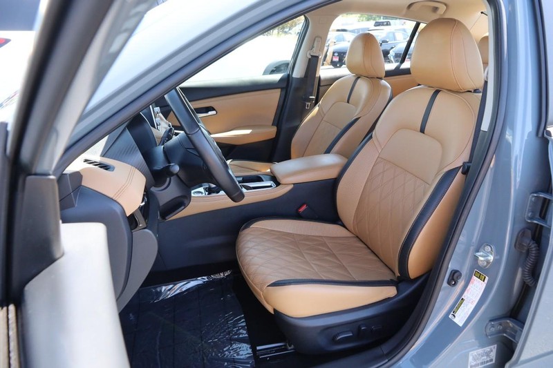 Nissan Sentra Vehicle Image 09