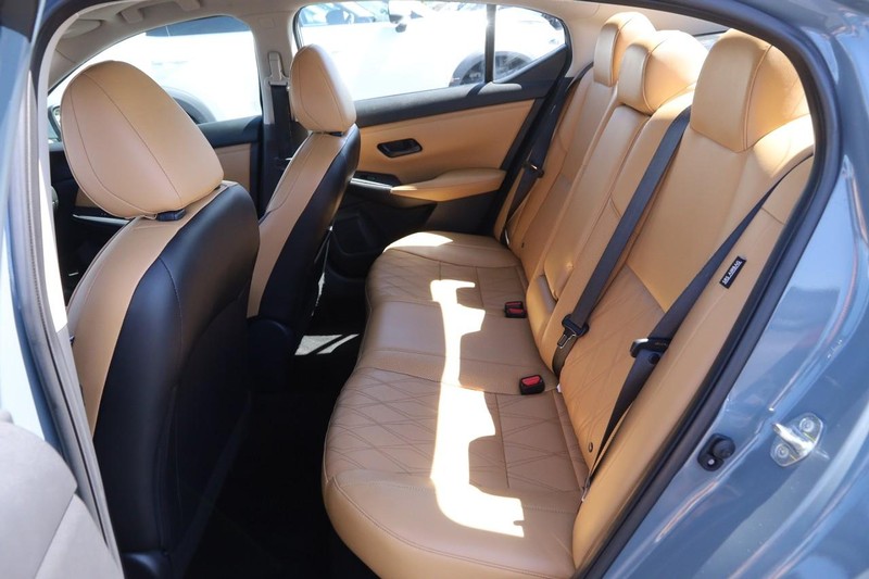 Nissan Sentra Vehicle Image 10