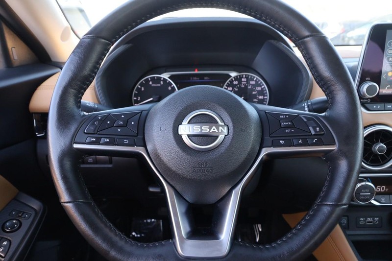 Nissan Sentra Vehicle Image 11