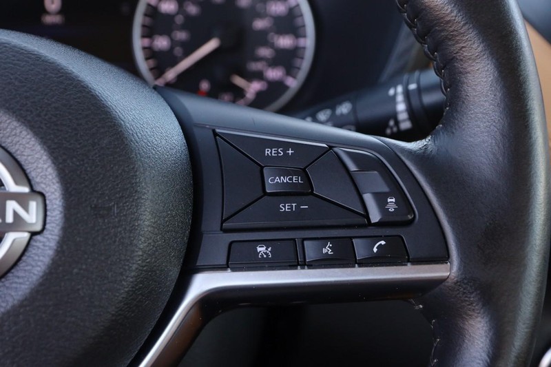 Nissan Sentra Vehicle Image 13