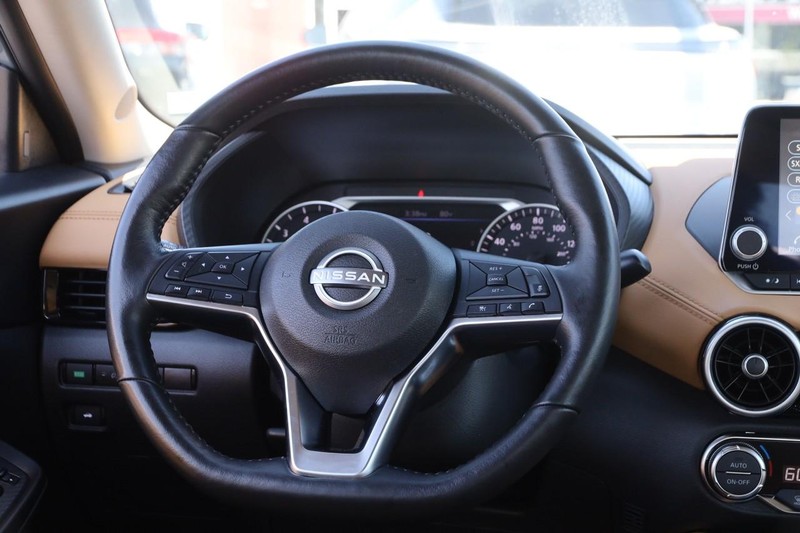 Nissan Sentra Vehicle Image 22