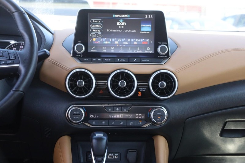 Nissan Sentra Vehicle Image 23