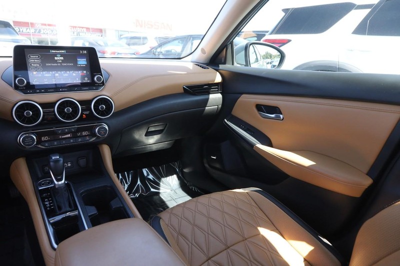 Nissan Sentra Vehicle Image 24