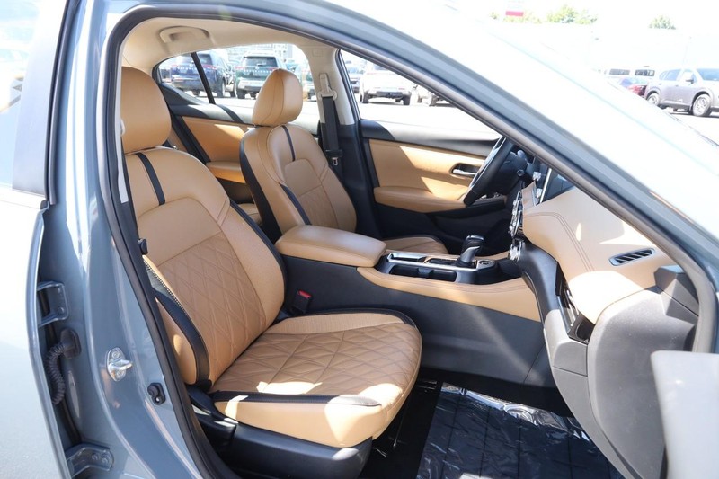 Nissan Sentra Vehicle Image 25
