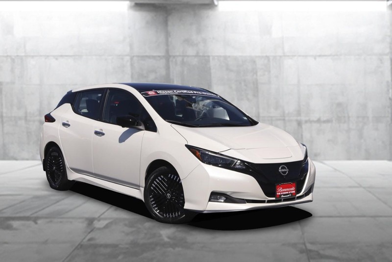Nissan LEAF Vehicle Image 02